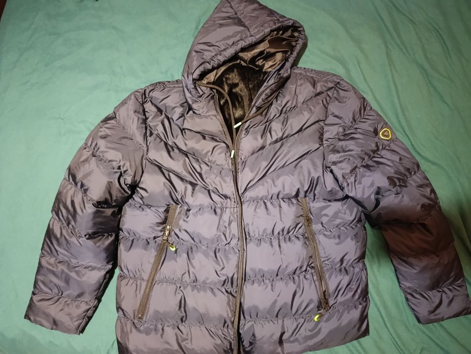 Vând două geci bărbați, una de iarnă, și una primăvară/toamnă