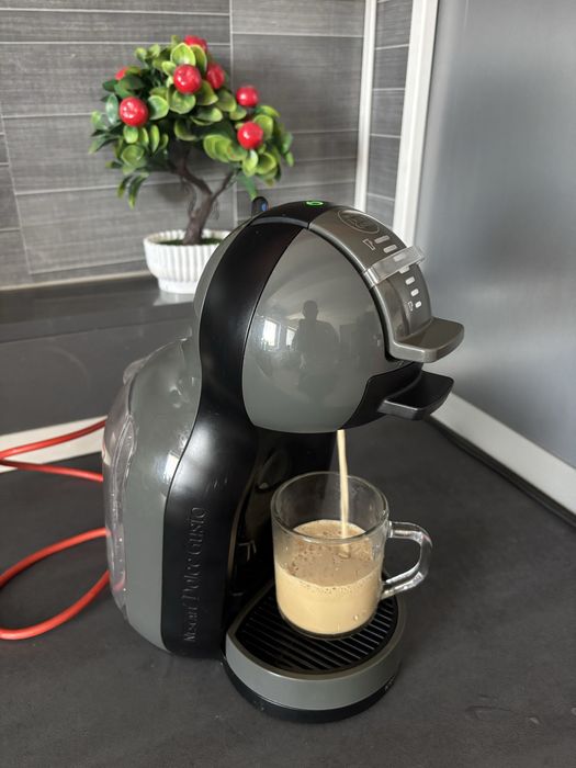 Aparat de cafea cu capsule Dolce gusto