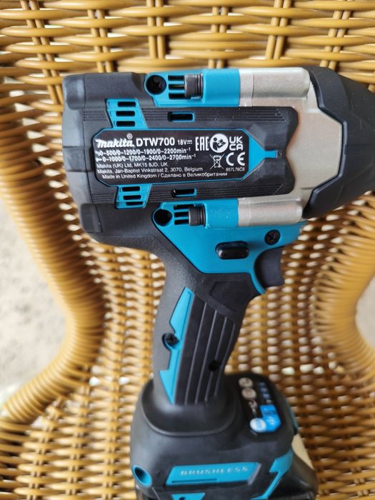 Pistol impact Makita DTW 700 nou