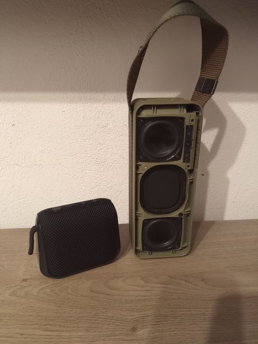 Vând 2 boxe portabile