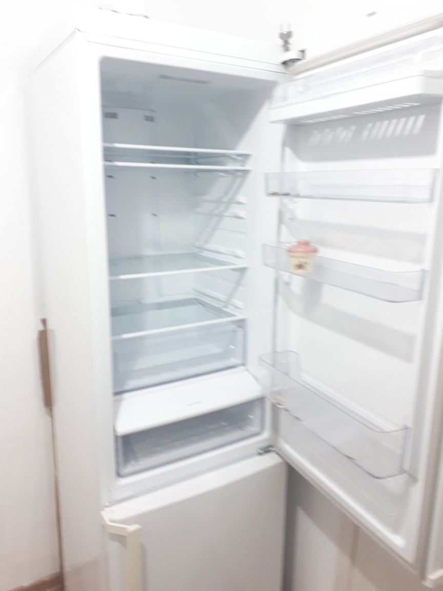 Продаётся холодильник марки "Samsung" в идеальном состоянии