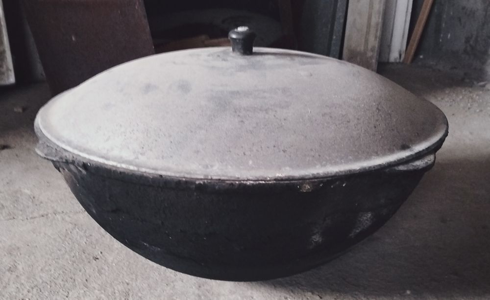 Срочно продам чугунный казан 15 20 литр