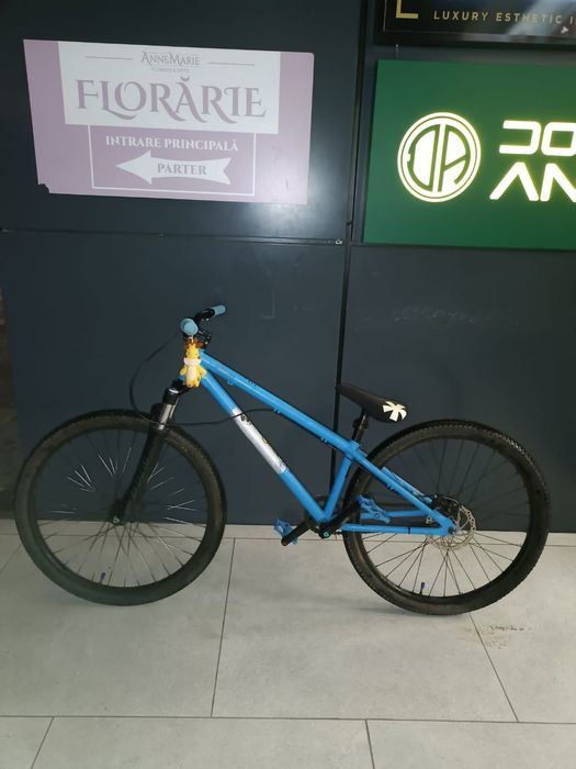 Vând bicicleta LeafCycle costum