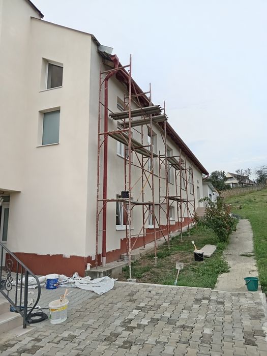 Executam lucrări de termo izolați polistiren și viață hidroizolații.