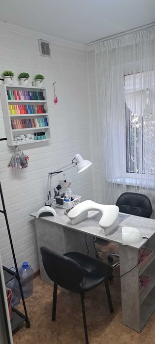 Продам все для мастера маникюра