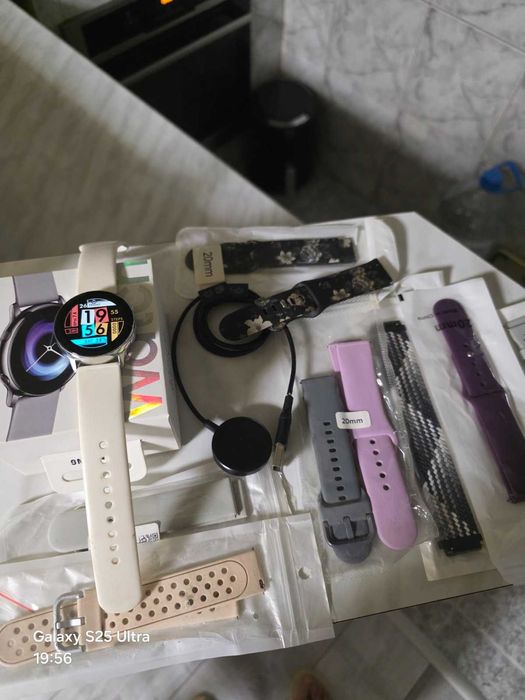 Samsung Galaxy A52s 5G и часовник Galaxy Watch