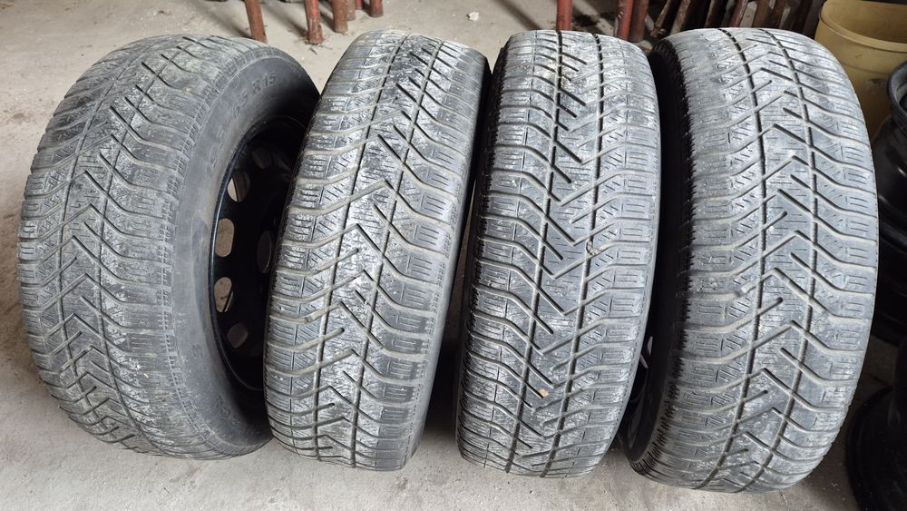195/65 R15 set 4 anvelope iarna Megane 3 cu jante din otel