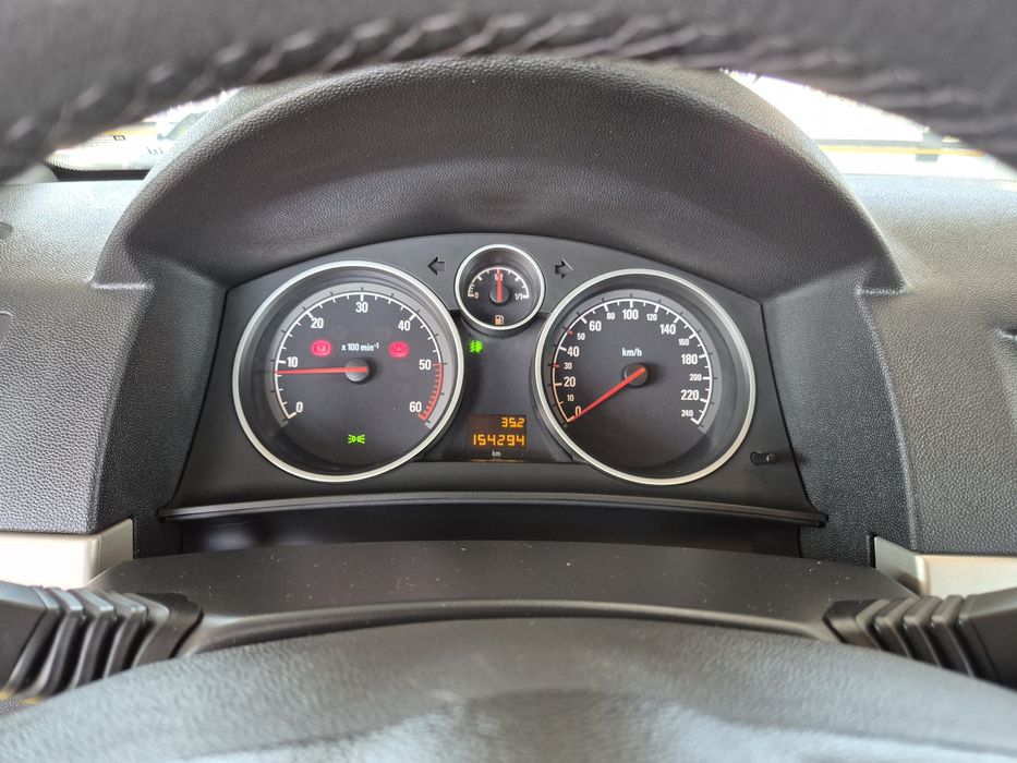 Opel Astra GTC 1.9 CDTI, 120 CP