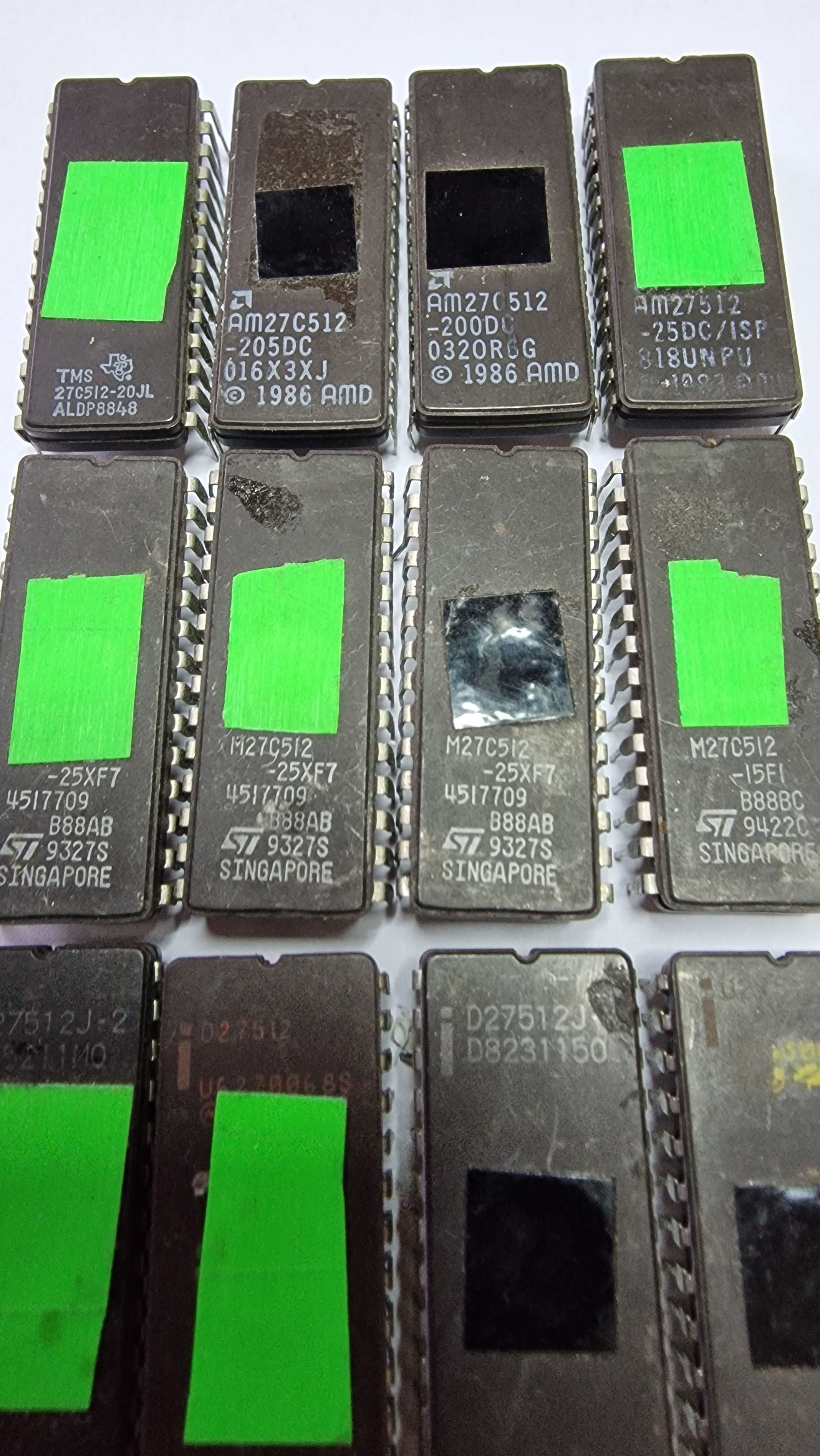 Memorii UV EPROM 27C512 diferiți producători