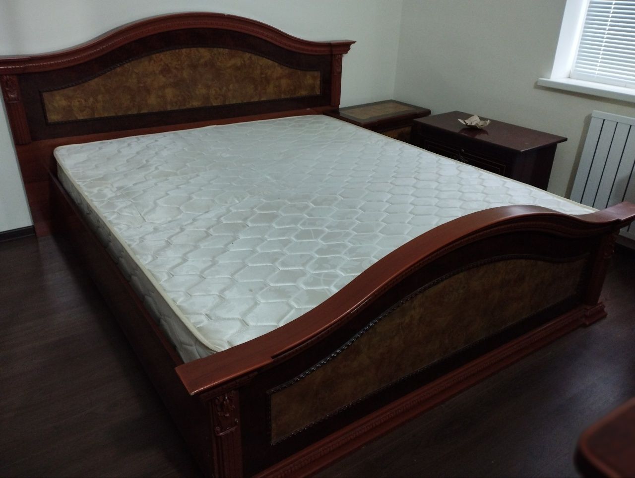 Срочно продам комплект мебели