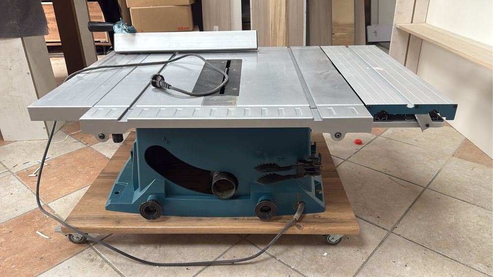 Распиловочный станок Makita MLT 100N