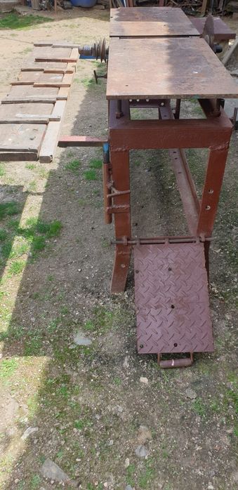 Vând mașină tâmplărie