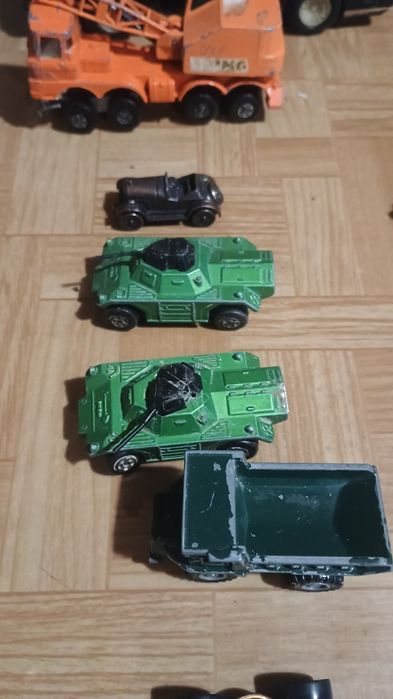 Продават се детски метални играчки