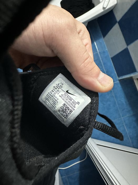 Adidasi Nike potriviti pentru fete si femei!!