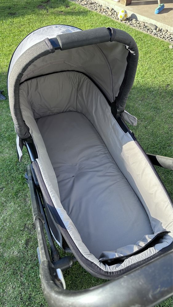 Carucior 3 in 1 Joie Chrome cu landou si parte sport