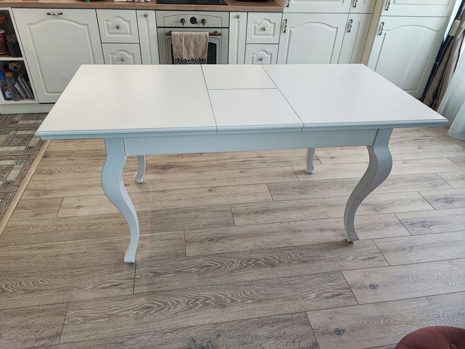 Трапезна разтегателна маса във винтидж стил