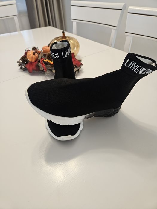 Sneakers Love Moschino