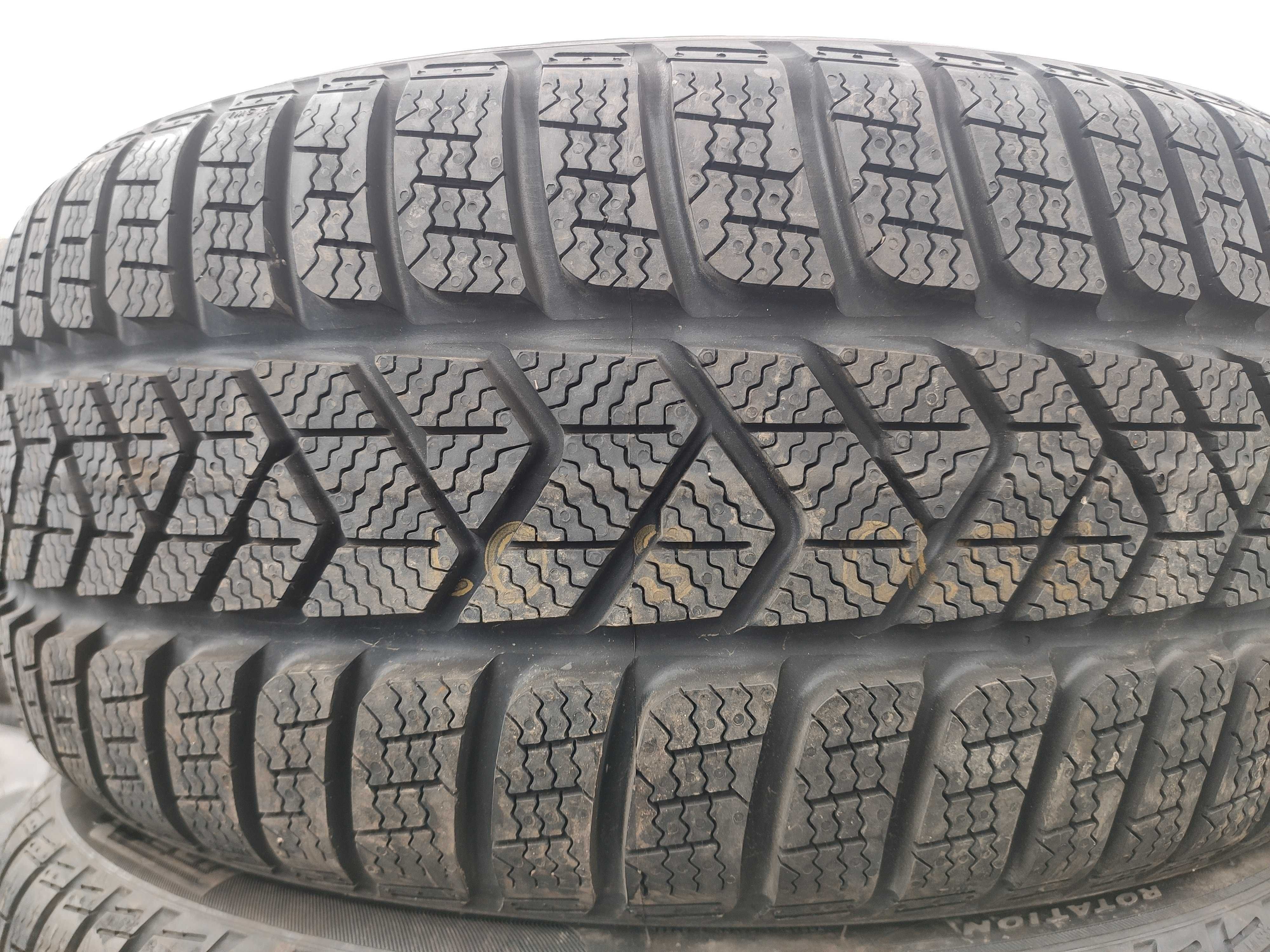 2бр Зимни гуми 225 40 18 - Pirelli