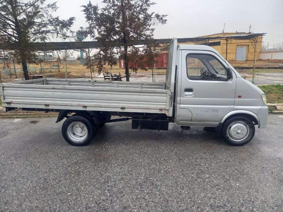 Changan mashinasi sotiladi