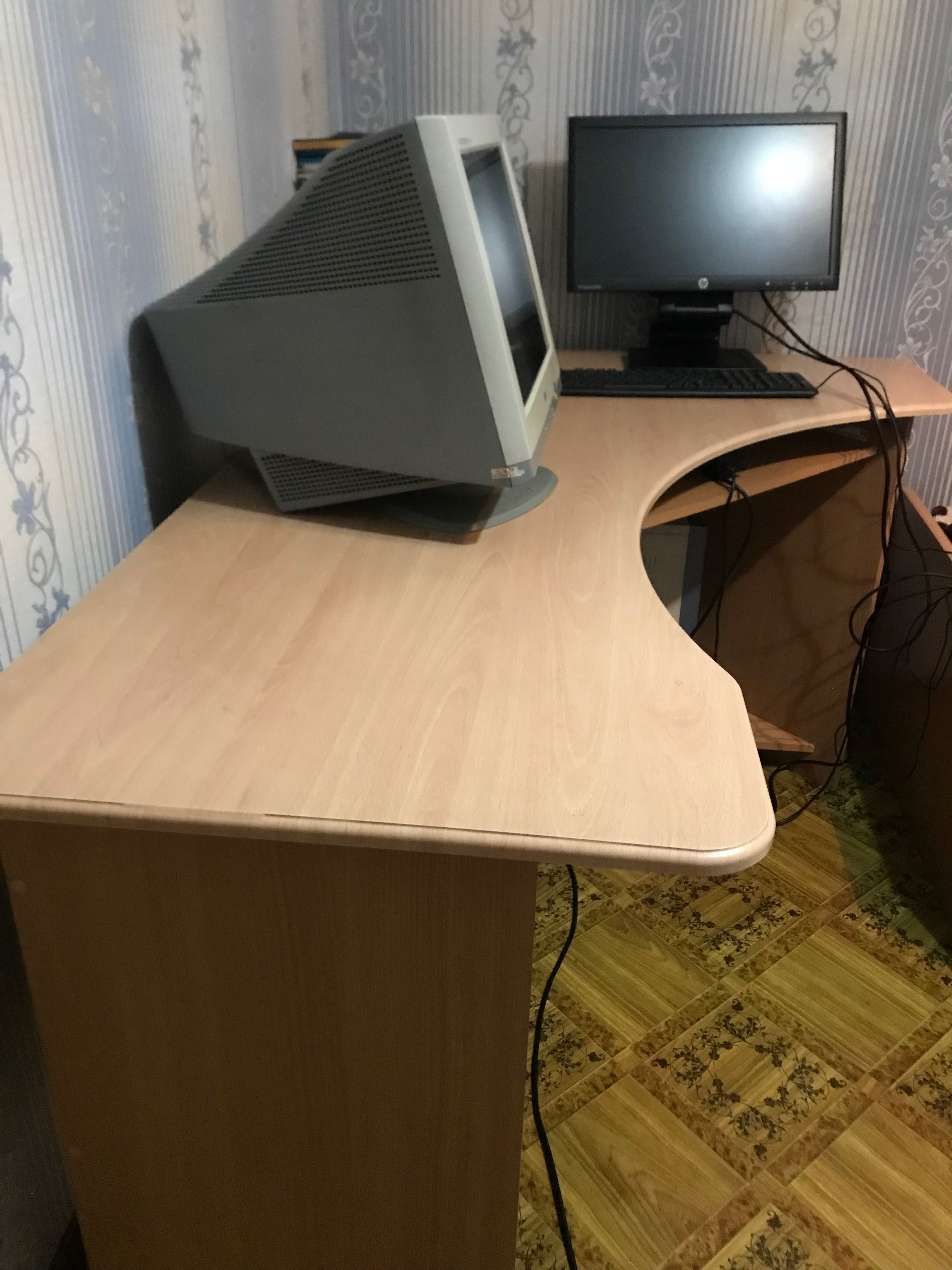 Компьютерный стол