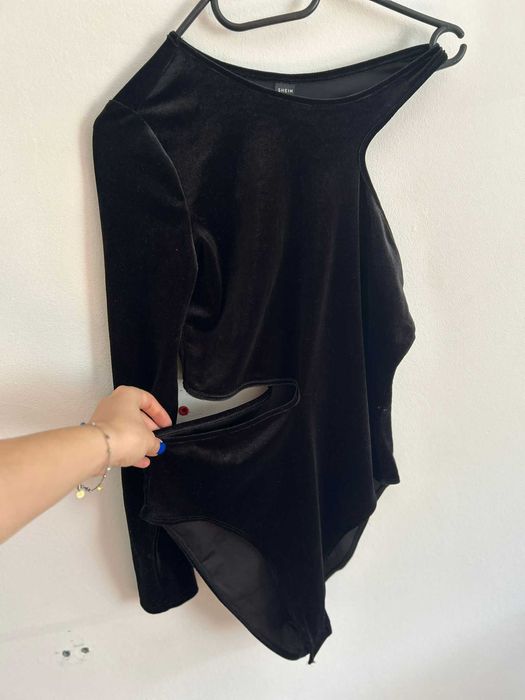 Top dama negru catifea decupat