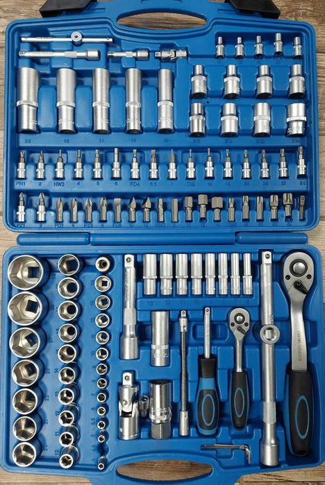 Комплект гедоре 1/4 и 1/2.– 111 части