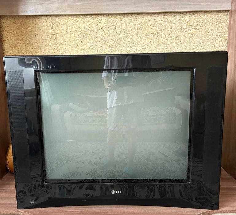 Телевизор LG, диогональ 70 см