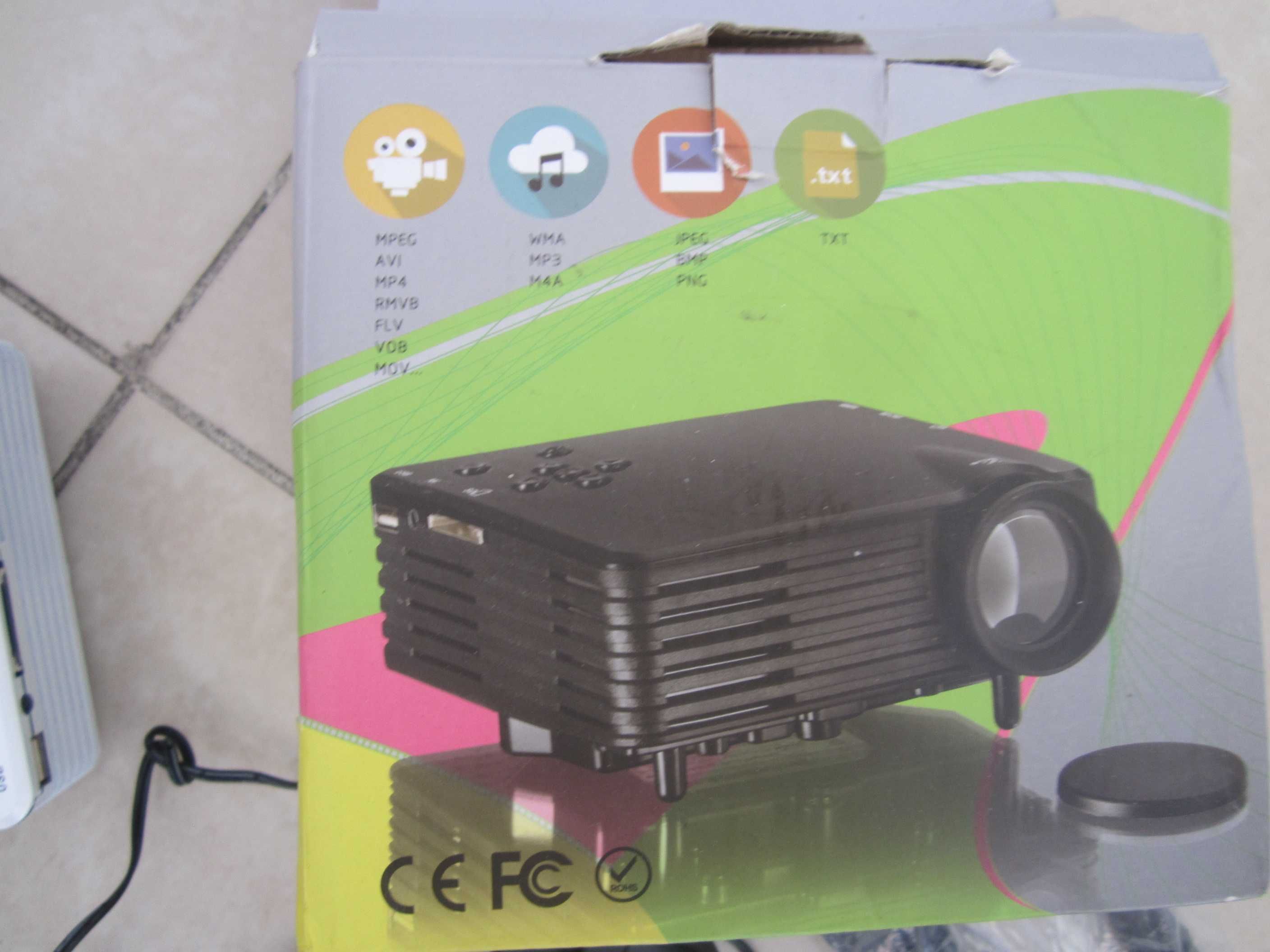 Портативен мини LED проектор GP7S HDMI, SD, USB VGA