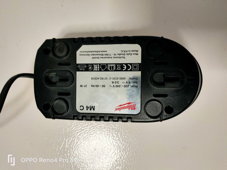 Încărcător Milwaukee M4