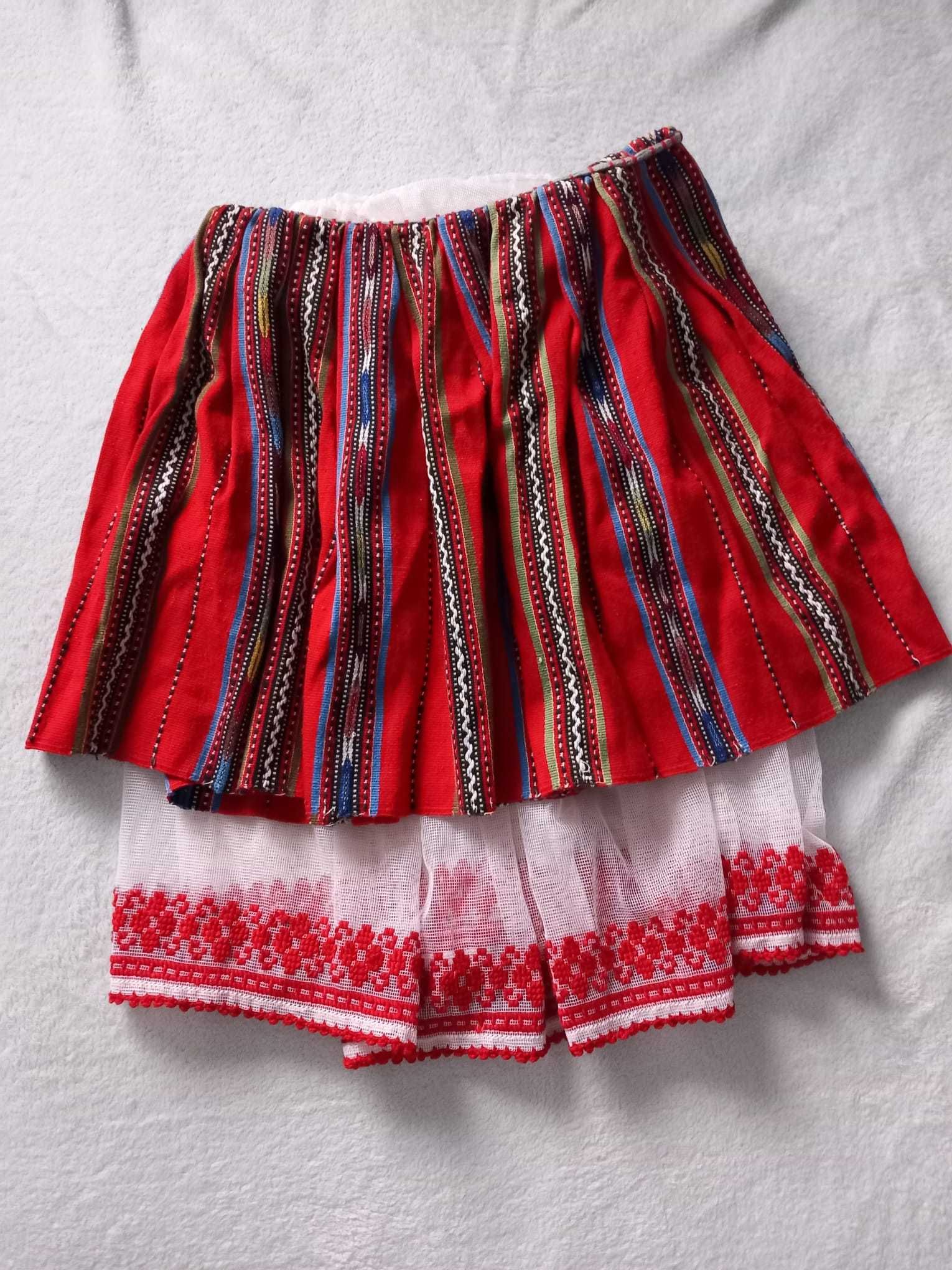 Costum national copii de fete intre 5-8 ani/original, cusut de mana .