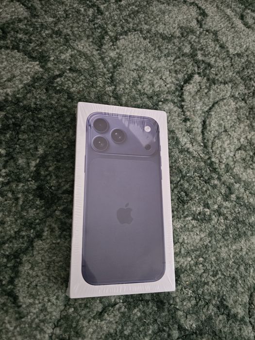 Vand iphone 17 pro max de 1T, sigilat