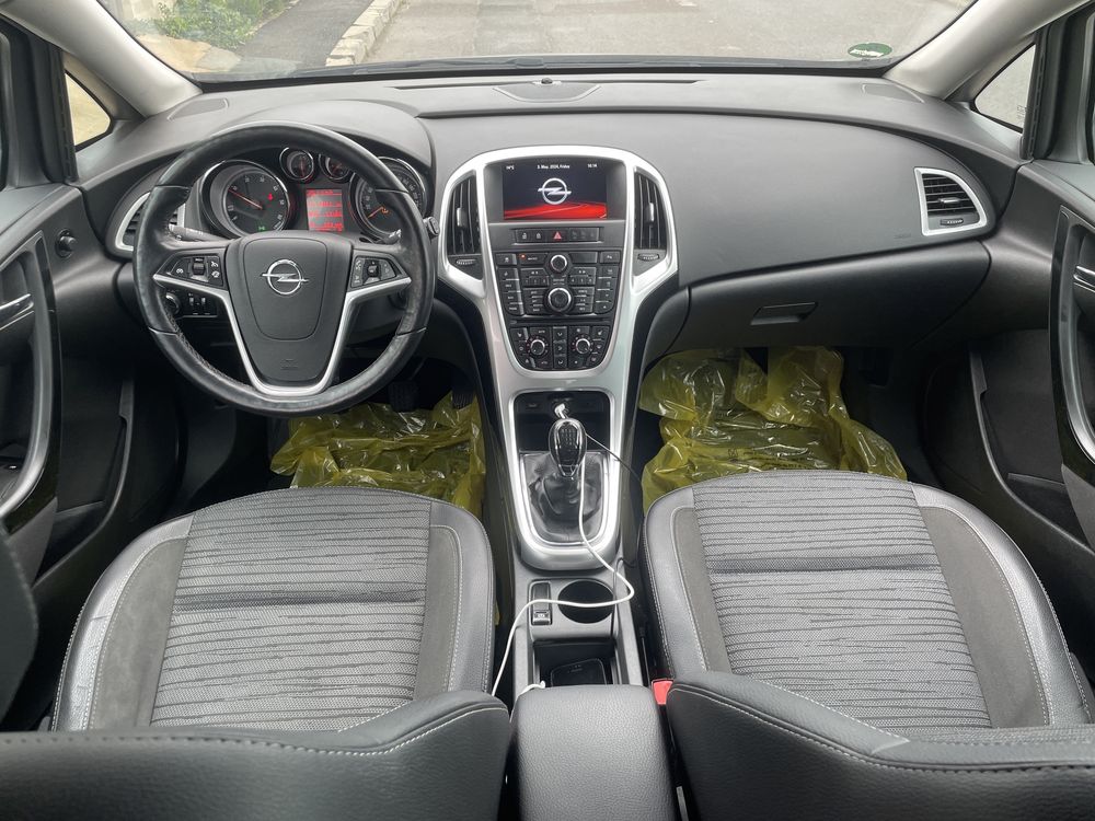 Opel astra j 2015 ‼️carte service 156000 km
