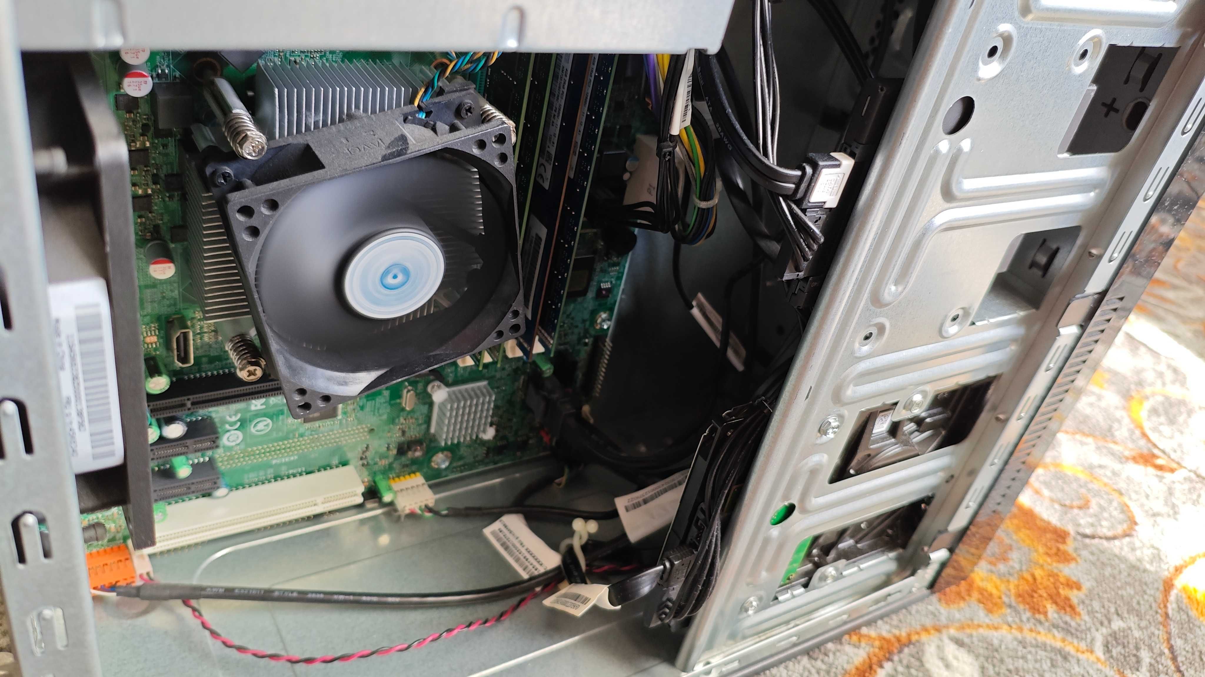 Продавам Компютър LENOVO ThinkCenter E93 с Монитор Acer V206HQL