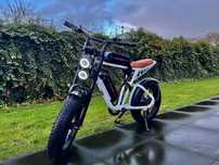 Bicicletă Electrică de munte, ca nouă, cu 3 baterii incluse.
