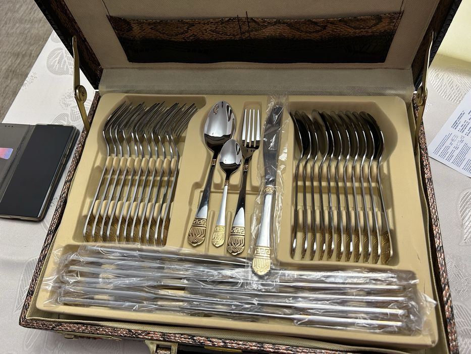 Set tacâmuri Versace