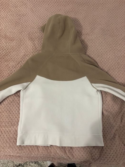 Vând bluza de trening Nike tech