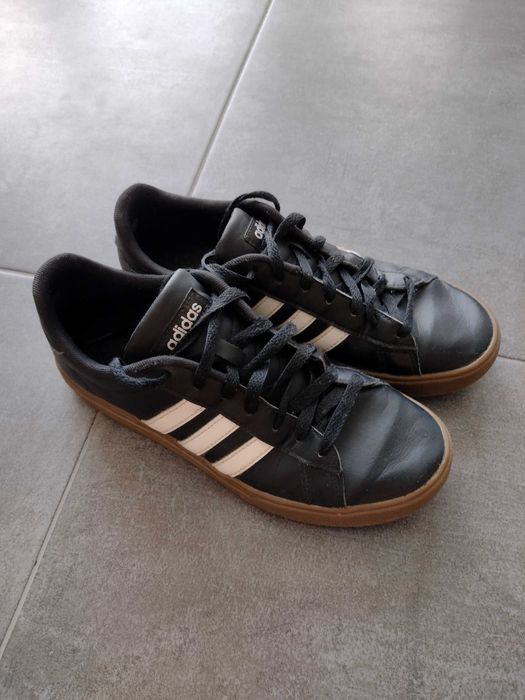 Обувки  Adidas няколко вида