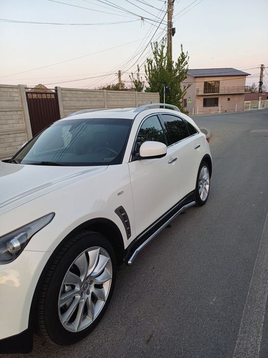 Vând/Schimb +/- diferență Infiniti 3.0 Diesel 2014