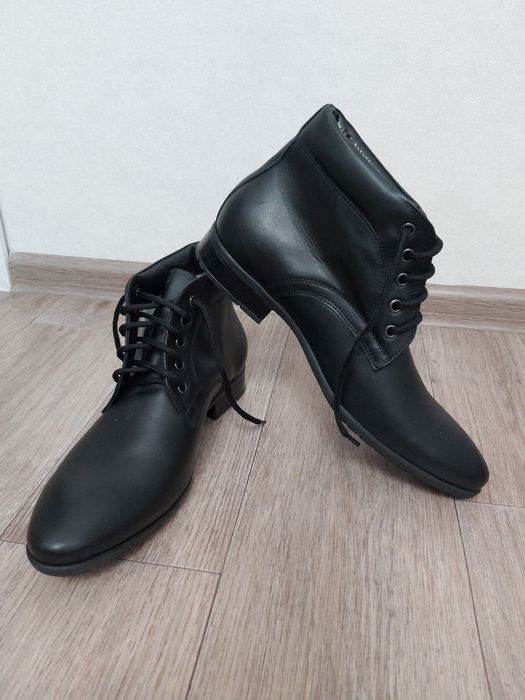 Продам осенние кожанные ботинки.