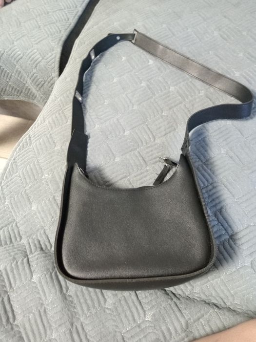 Сумочка чёрная кожаная