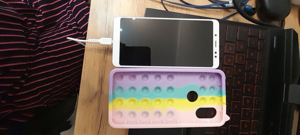 Продам телефон MI