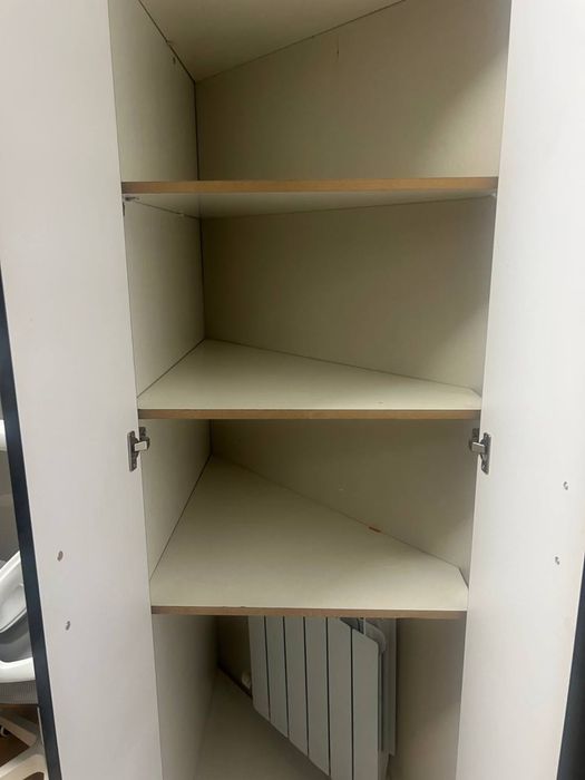 Детская спальня, кровать-чердак и полки