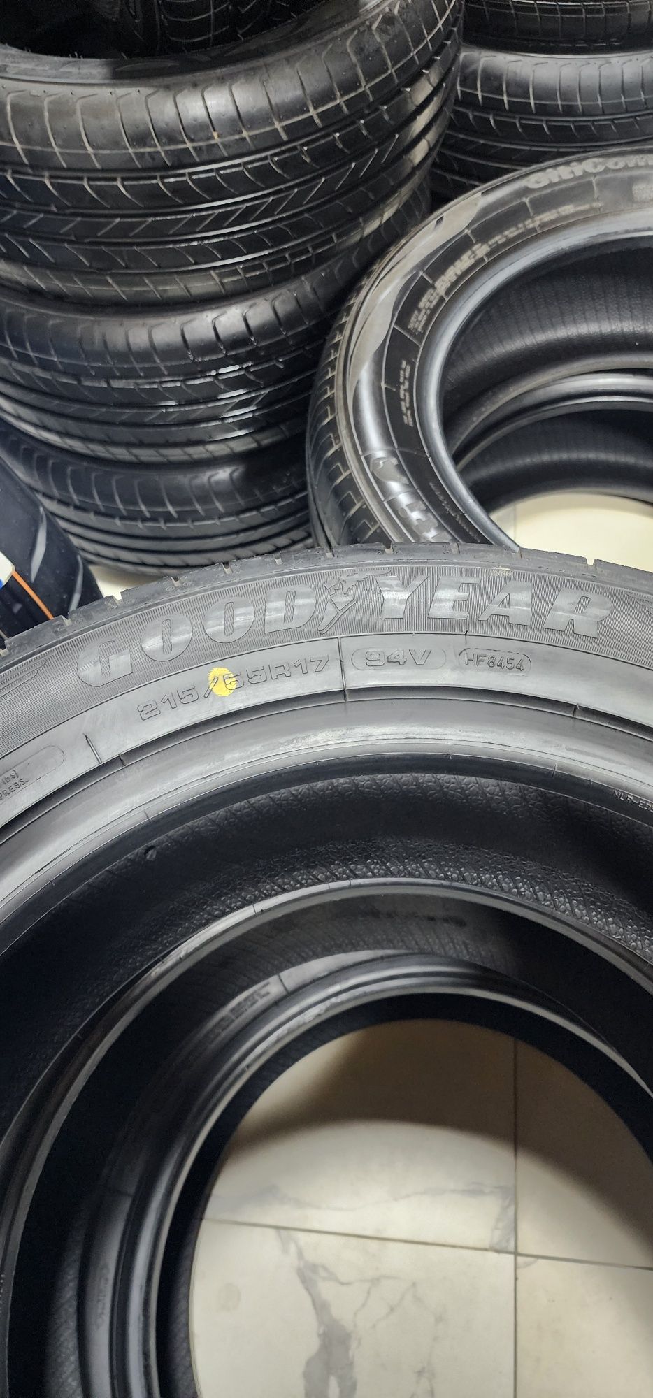 Good year 215/55R17