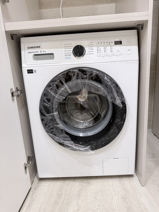 Продам  новую в салафане стиральную машину Samsung  на 6 кг белья