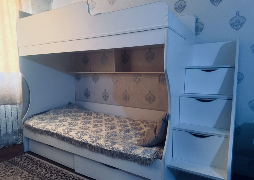 Двухъярусная кровать