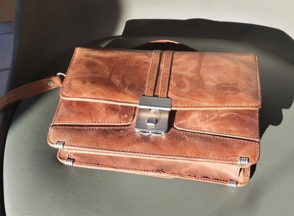 Genata mâna  in stare foarte buna.