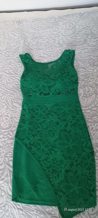 Vând rochita verde
