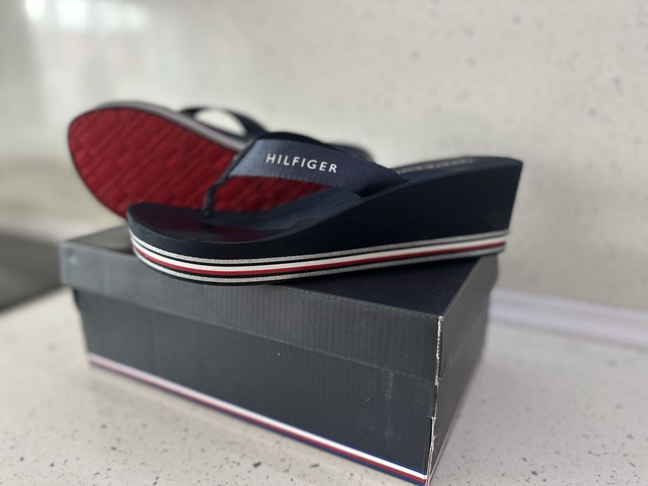 Чехли Tommy Hilfiger