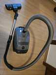 Vând aspirator Miele Classic C1