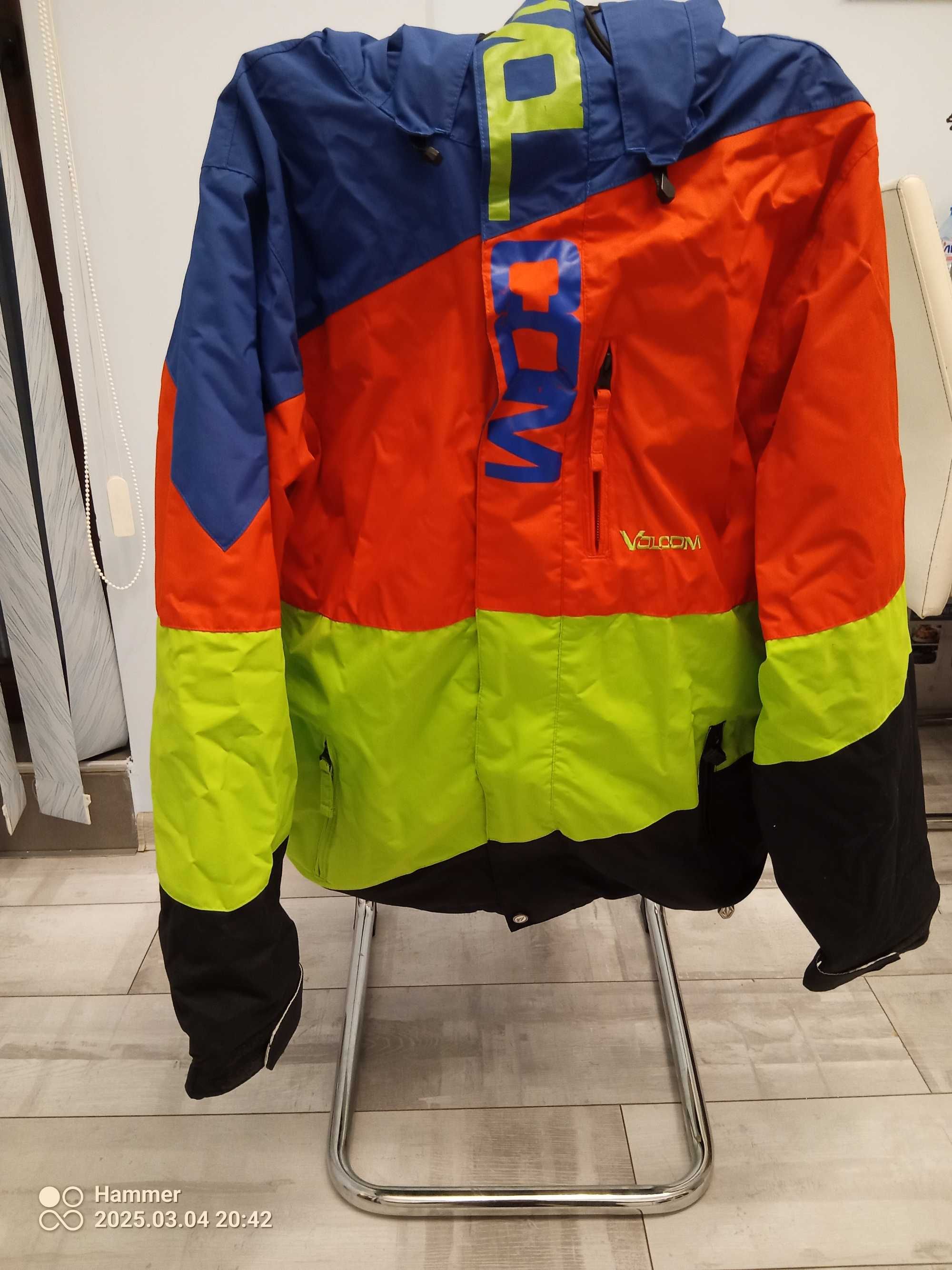 Сноуборд яке Volcom M